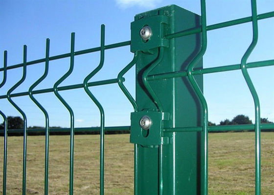 Cercas galvanizadas de curvatura triangular de 3,5 mm Diâmetro de fio Segurança aço de baixo carbono Amostra gratuita