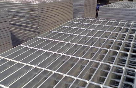 Rebar galvanizado serrilhado que raspa a raspagem pressionada do passo de escada de 32*5mm