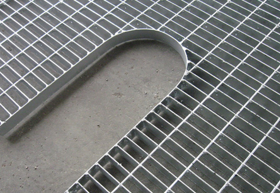 Q235 HDG Grelha de aço galvanizado para piso de passagem 1,2 * 1,8m 30 * 5mm