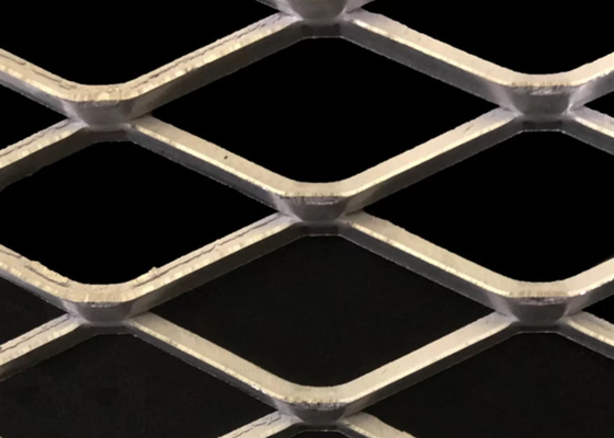 Folha de metal expandida aplainada Mesh For Stair Treads/revestimento 4 * 8ft 30 * 60mm