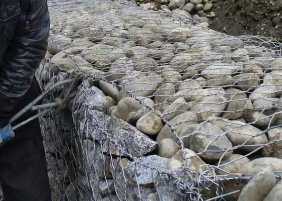80x100mm Pvc revestido Gabion Wire Mesh em controle de inundação parede de retenção