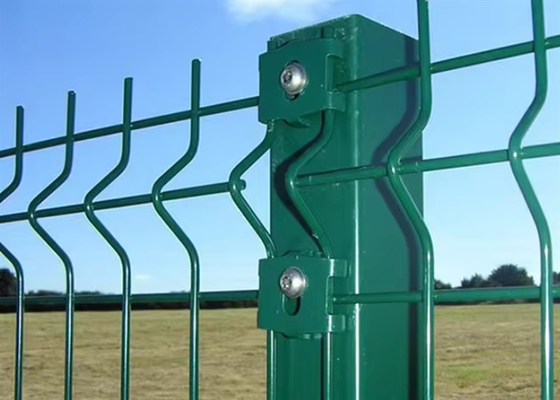 Galvanizado 3D Curva V Dobragem Soldado Telhas de malha Triângulo vedação para a segurança