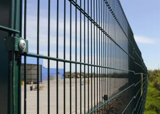 OEM Twin Wire Double Loop Wire Fencing com poste quadrado 50*100mm