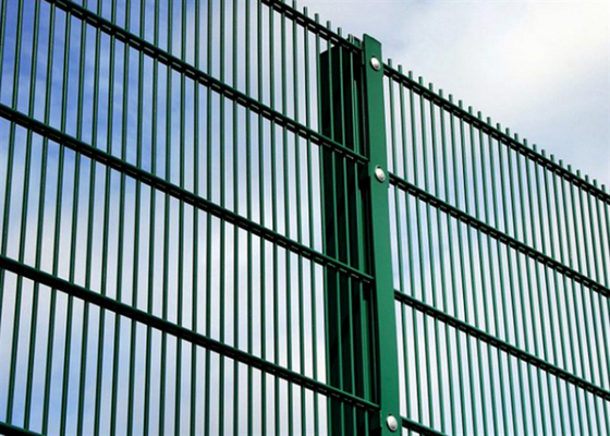Grelha de arame galvanizado / revestido de PVC de cor preta para proteção