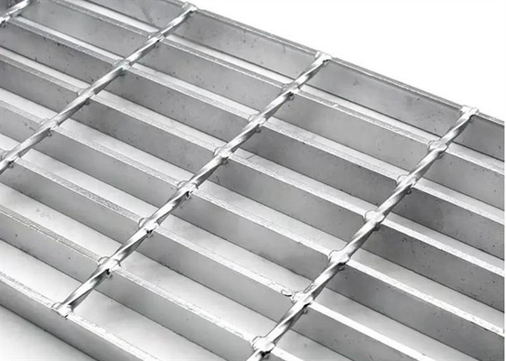 Piso de passeios de grade de aço para escadas galvanizado a quente 30 * 5 mm