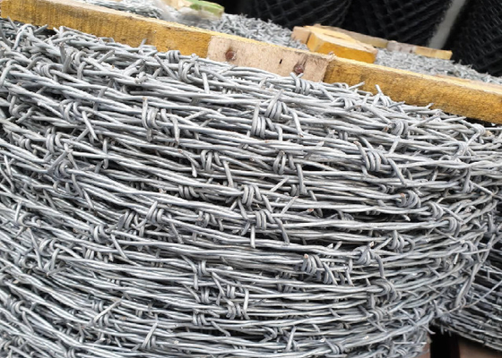 Arame farpado de aço de alto carbono galvanizado para segurança perimetral