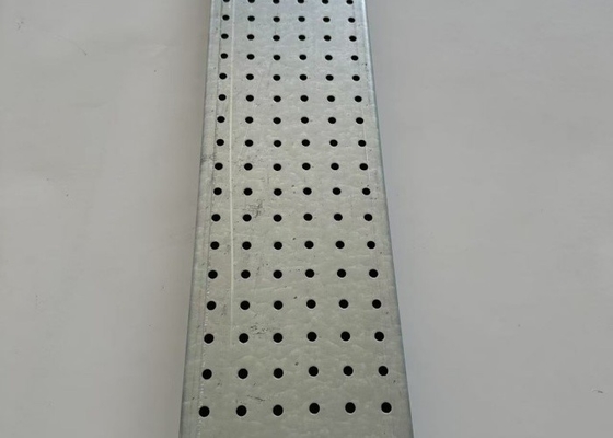 Galvanizado Perforado Telhas de malha de tamanhos personalizados para ventilação Cercas industriais
