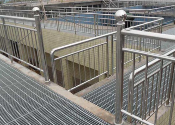Grelha de Passagem em Aço Galvanizado R13 Antiderrapante Q235 Q345