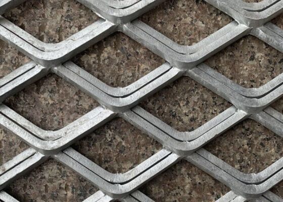Rede de metal expandida para cercas de segurança e aplicações industriais