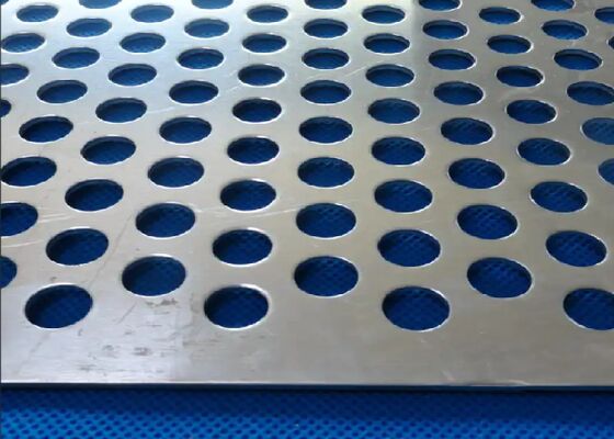Folha de metal perforada de precisão para filtragem, ventilação e proteção