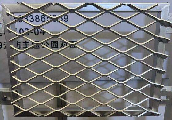 Rede de arame metálico expandido com alta resistência e ventilação personalizável
