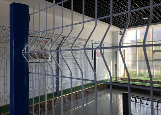 Os painéis de aço da cerca da malha do ferro branco, cerca da malha de solda almofadam resistente à corrosão