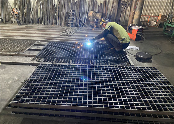 ISO 30/5 Grating de aço galvanizado do mergulho quente de 30mm x de 100mm para a plataforma