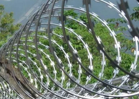 A segurança militar galvanizada 900mm do arame farpado da lâmina do mergulho quente bobina térmico