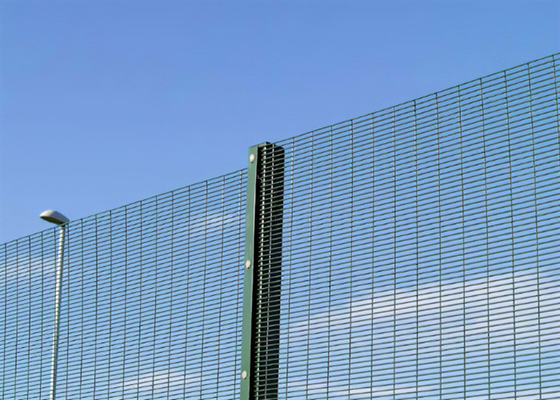 A segurança 358 galvanizada que cerca o anti roubo da visão clara soldou o fio Mesh Panels